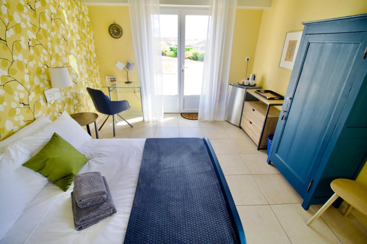 Louin O Trois Oliviers Bed & Breakfast エクステリア 写真
